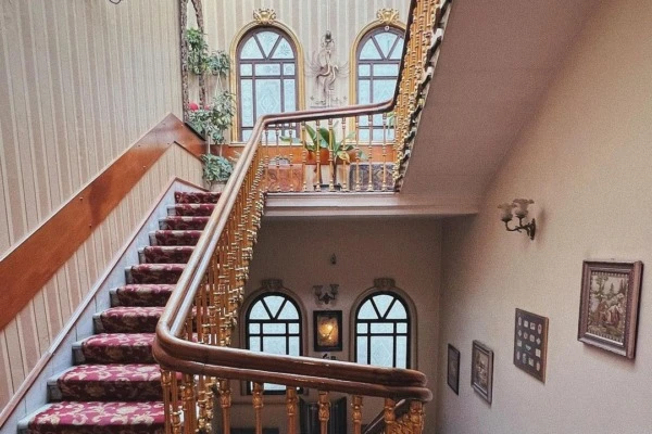 Büyük Londra Oteli: Beyoğlu'ndaki Büyülü Otele Dair