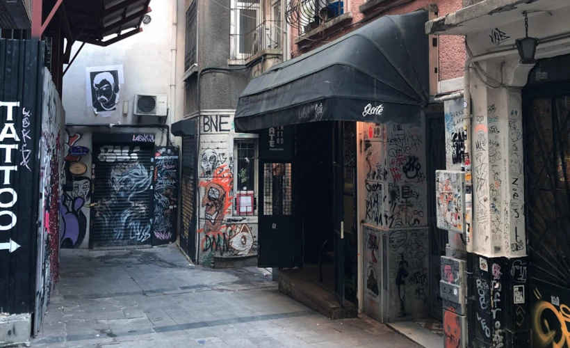 Stickers of Streets ile: Sokaktaki İzleri Takip Etmek Üzerine