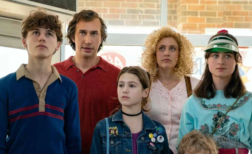 White Noise: Noah Baumbach'tan Yozlaşmış Bir Dünya Eleştirisi