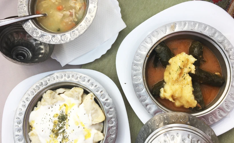 Bosna Mutfağı: Saraybosna'nın Restoran, Kafe ve Barları