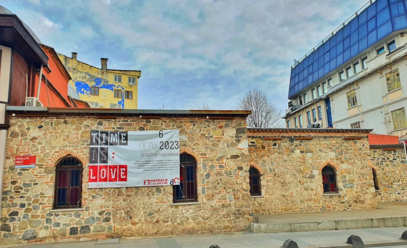 Time is: Love: Bir Dünya Gezisi Sahnesi