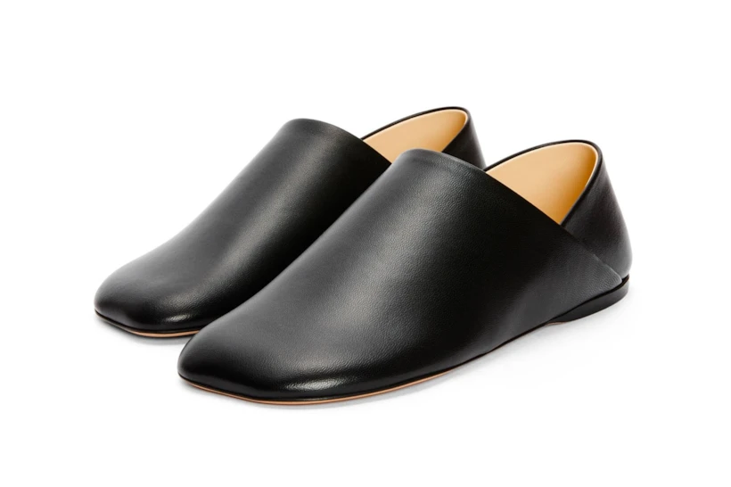 https-hypebeast-com-image-2023-08-loewe-toy-slipper-fall-winter-2023-runway-ken-kenergy-barbie-jonathan-anderson-2