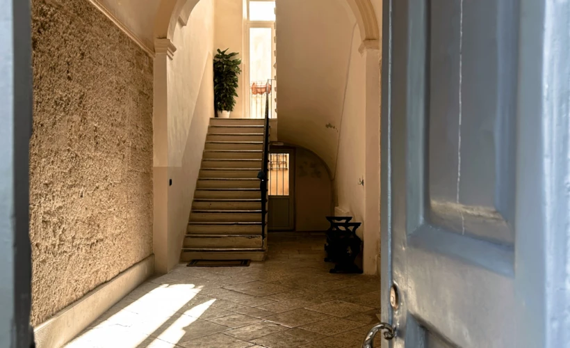 Palazzo Manzoni: Uğurlu Pumo'ların Evinde Birkaç Gün