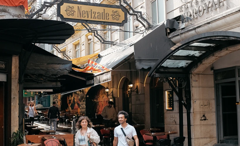 Beyoğlu Rotası Vol.1: Geçmişten Bugüne Gelenlerle