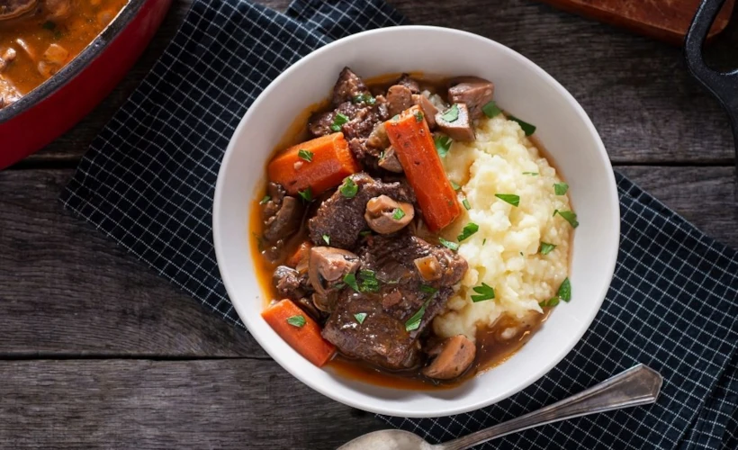 Beef Bourguignon: Geleneksel Tarif Mercek Altında