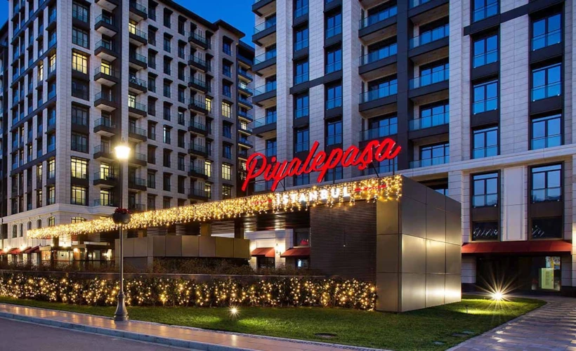 Piyalepaşa Çarşı’da Yılbaşı Pazarı: Yeni Yılın Işıltısı Görkemli Bir Tarih ile Buluşuyor!