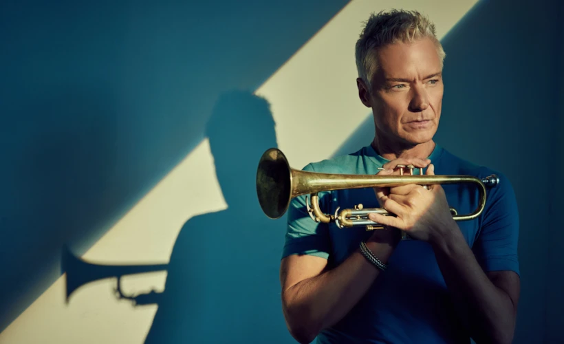 Chris Botti ile: Kariyerindeki Kağıt Kesikleri Üzerine