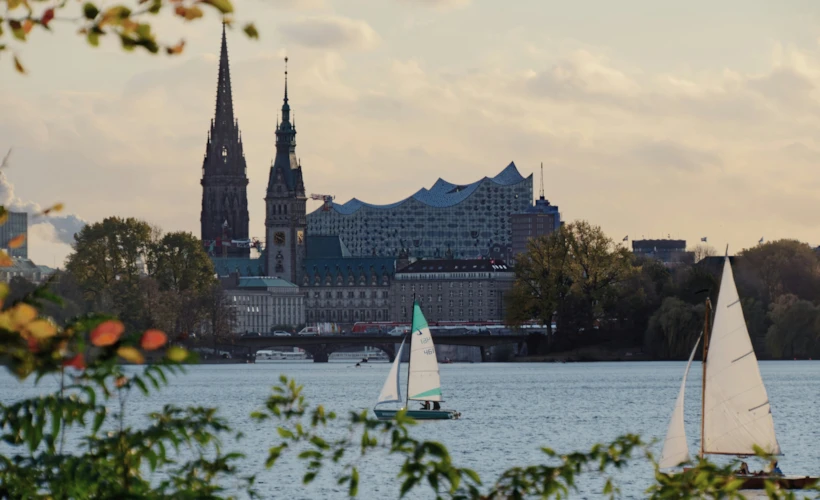 Hamburg’un Çizgisi: Wings’lenin, Uyumayan Bir Şehre Uçuyoruz