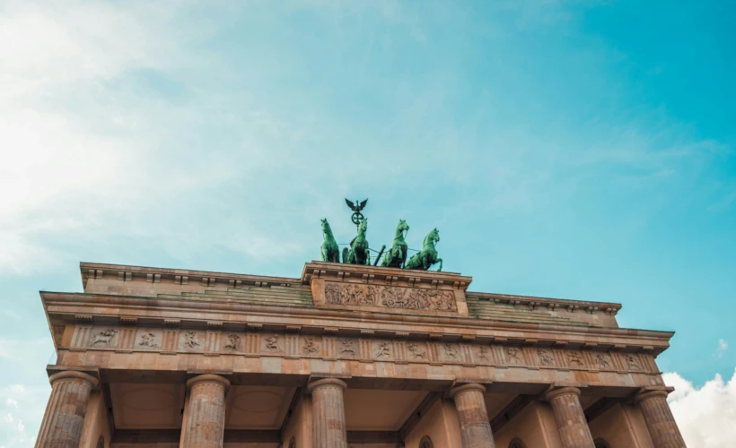 Berlin’in Çizgisi: Wings’lenin Uçuyoruz