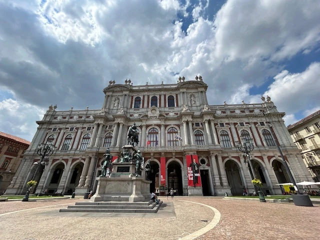 Torino: Savoy Zerafetinin Revaklı Şehri