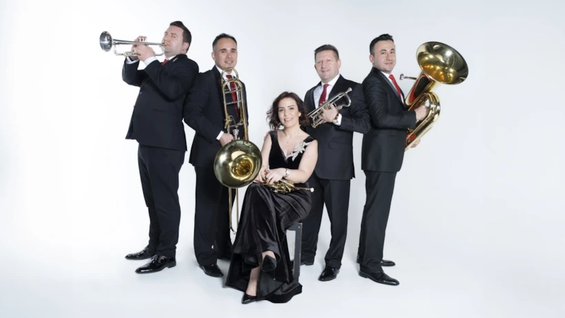 golden-horn-brass