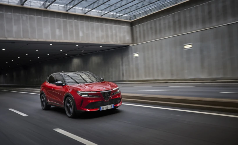 Sportifliğin En Kompakt Hali: Alfa Romeo Junior Yollarda