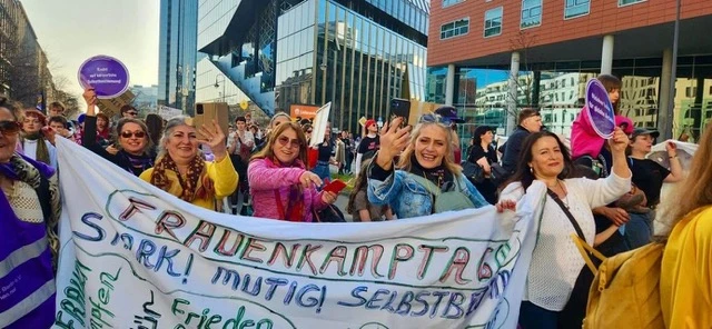 Pelin Şener ile: Almanya’da Göçmen Kadınlar Birliği Üzerine