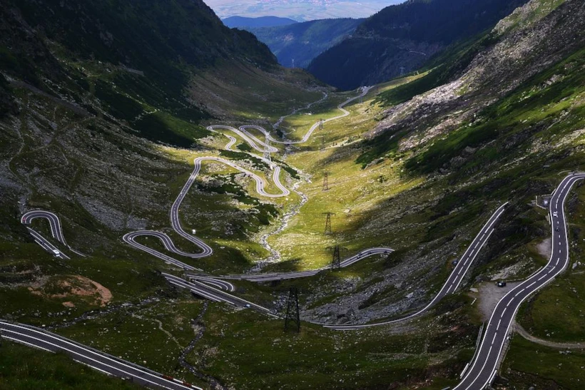 transfagarasan-photo-ionut-jula-_-dreamstime-com