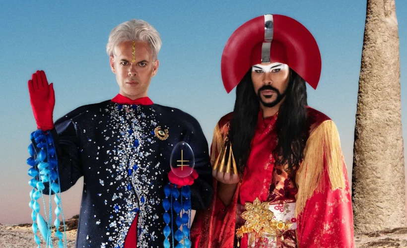Empire of the Sun: Recession Pop'tan Çıkan Başka Bir Dünya