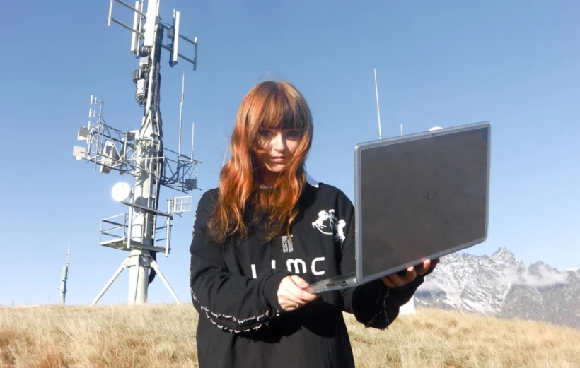 ninajirachi-i-love-my-computer-credit-passive-kneeling-1392x884