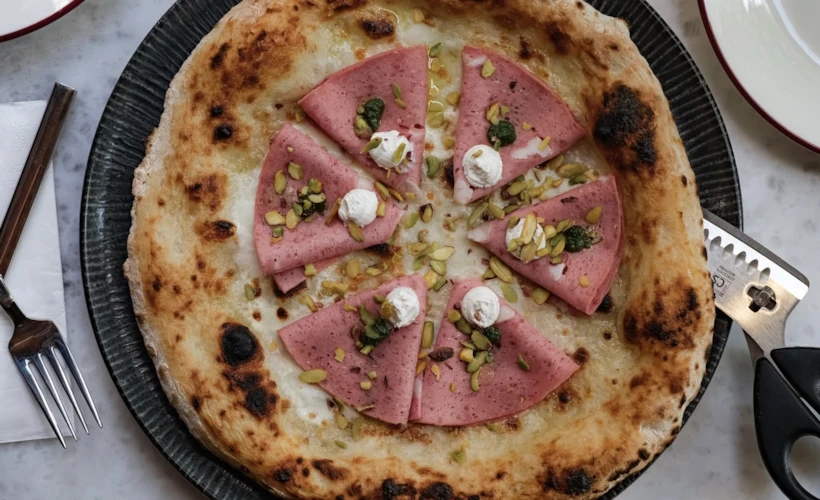 Deli Napolitan: Kadıköy’de Lezzetli Bir Pizza Deneyimi