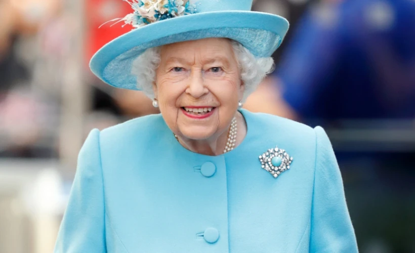 “Queen Elizabeth II: Her Life in Style”: Kraliçenin Moda Arşivi Gün Yüzüne Çıkıyor