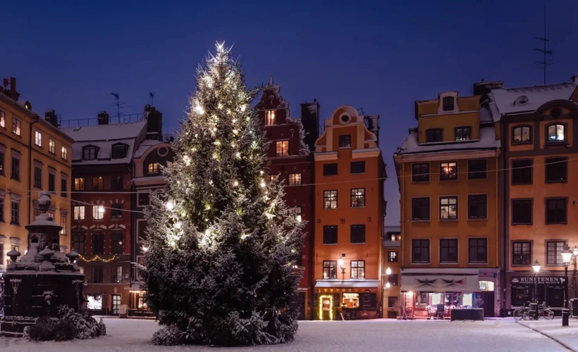 Noel'de Stockholm Deneyimi: Kar, Işık ve Lezzet