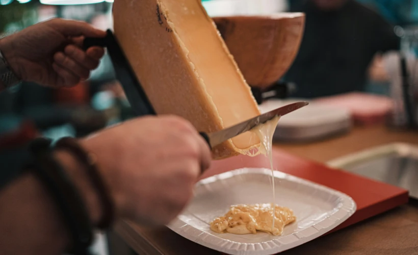 En İyi Raclette’in Peşinde: Avrupa’nın Leziz Durakları  