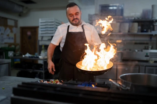 'Fire Cooking'in Dönüşü: Şefler Yeniden Ateşin Başına Geçiyor