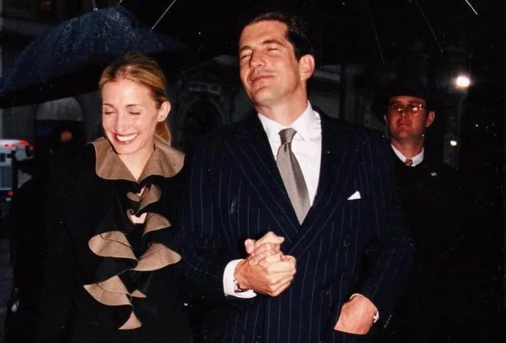 Carolyn Bessette & JFK Jr.: 90'ların İkonik Çiftinin Zamansız Kokuları