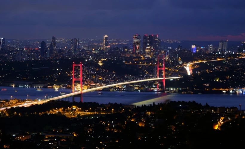 İstanbul'da "Big City Girl" Manifestosu: Şehirde Romantik Devrim
