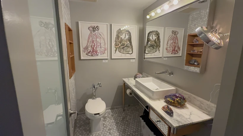 img02b-bathroom-paintings