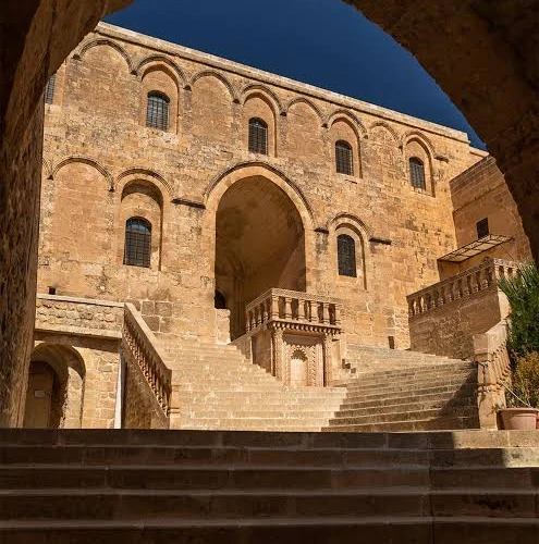 7. Mardin Bienali: Mezopotamya’da Taşın ve Gökyüzünün Diyaloğu