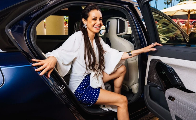 Cannes’da BMW Ritmi: Özgü Namal ve Yeni BMW 7 Serisi