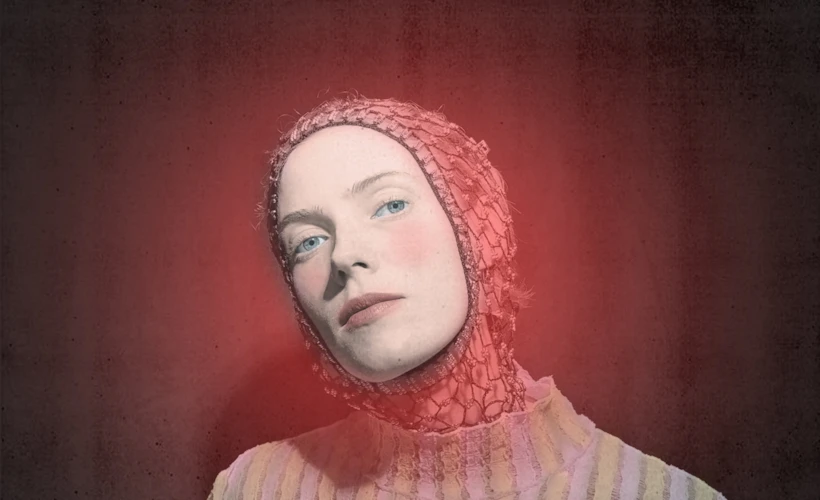 ANTONÍ ile: Kayıttan Sahneye "Holding Tight Lightly" Üzerine