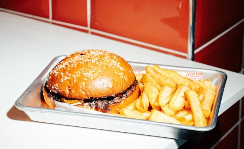 Two Guys Street Food: Çengelköy'de Burger ve Pizza Durağı