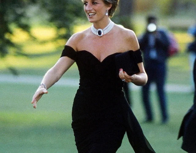 Prenses Diana’nın İntikam Elbisesi Müzayedeye Çıkıyor